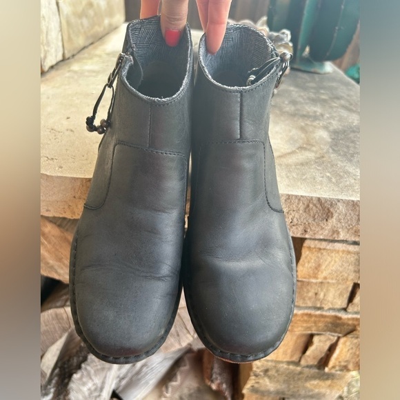 Olukai KAONA II black matte leather bootie’s w/ side zip Sz-7.5.  F - Picture 10 of 13